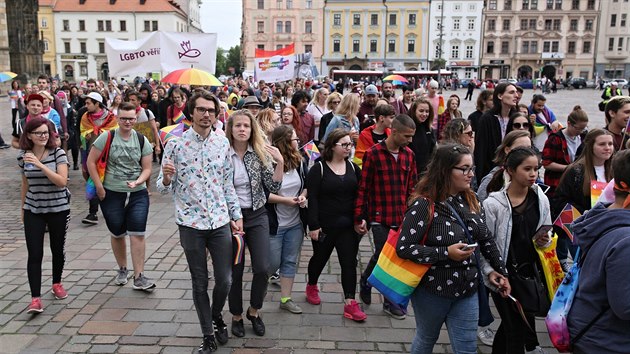 Druh ronk akce Pilsen Pride vyvrcholil v sobotu Duhovm prvodem z Mlnsk strouhy pes centrum msta k paprensk lvce (21. srpna 2018). 