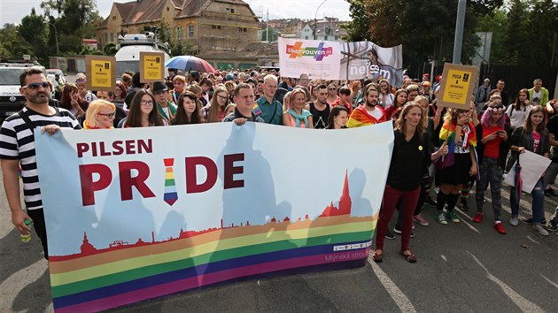 Druhý ročník akce Pilsen Pride vyvrcholil v sobotu Duhovým průvodem z Mlýnské strouhy přes centrum města k papírenské lávce (21. srpna 2018).