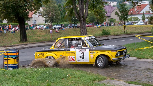 Divcky velmi atraktivn jsou i jzdy v kategorii Star Rally Historic.