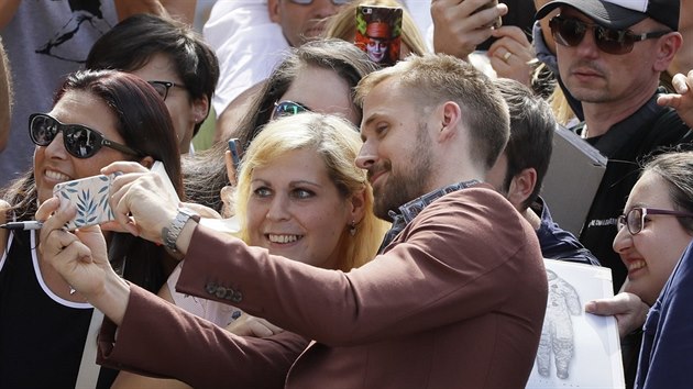 Ryan Gosling s fanouky na filmovm festivalu (Bentky, 29. srpna 2018)