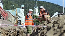 Filip Prekop (vlevo) při archeologickém výzkumu při rekonstrukci průtahu... Filip Prekop (vlevo) při archeologickém výzkumu při rekonstrukci průtahu...
