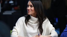 Volný, ale elegantní rolák připomíná styl Victorie Beckhamové. Je od britské... Volný, ale elegantní rolák připomíná styl Victorie Beckhamové. Je od britské...