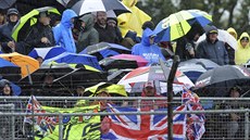 Průtrž mračen na okruhu v Silverstone donutila pořadatele zrušit Velkou cenu... Průtrž mračen na okruhu v Silverstone donutila pořadatele zrušit Velkou cenu...