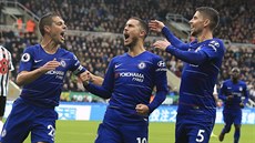 Eden Hazard (uprostřed) slaví se spoluhráči z Chelsea gól proti Newcastlu. Eden Hazard (uprostřed) slaví se spoluhráči z Chelsea gól proti Newcastlu.