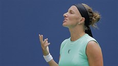 Světlana Kuzněcovová zpytuje svědomí po chybě v prvním kole US Open. Světlana Kuzněcovová zpytuje svědomí po chybě v prvním kole US Open.