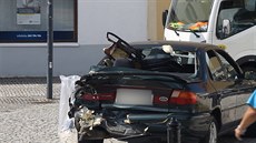 Auto v Hlučíně na Opavsku srazilo dívky, které stály na chodníku u přechodu pro... Auto v Hlučíně na Opavsku srazilo dívky, které stály na chodníku u přechodu pro...