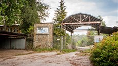 Vedle sídliště Gigant v Třeboni má znovu fungovat velkochov prasat. Dnes je v... Vedle sídliště Gigant v Třeboni má znovu fungovat velkochov prasat. Dnes je v...