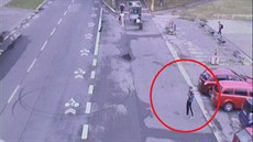 Kamery zachytily svědka, po kterém teď policie pátrá. (24. 8. 2018) Kamery zachytily svědka, po kterém teď policie pátrá. (24. 8. 2018)