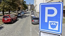 Placené parkoviště smí město označit jedině značkou se symbolem parkovacích... Placené parkoviště smí město označit jedině značkou se symbolem parkovacích...