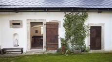Jako první se musela na chalupě z počátku 19. století vyměnit střešní krytina. Jako první se musela na chalupě z počátku 19. století vyměnit střešní krytina.