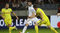 Gaston Pereiro z Eindhovenu prochází obranou Borisova. Gaston Pereiro z Eindhovenu prochází obranou Borisova.