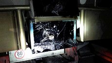 Na D35 začal kvůli závadě na ventilu unikat z cisterny převážený dehet, který... Na D35 začal kvůli závadě na ventilu unikat z cisterny převážený dehet, který...
