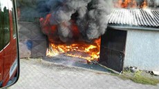 Velký požár zničil v Oseku nad Bečvou na Přerovsku navzdory snaze devíti... Velký požár zničil v Oseku nad Bečvou na Přerovsku navzdory snaze devíti...