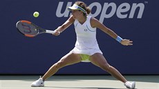 V POHYBU. eská tenistka Barbora Strýcová ádný míek nevzdává, na snímku...