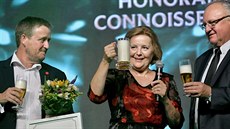 Slovenská herečka Magda Vášáryová se stala čestnou znalkyní piva PIlsner... Slovenská herečka Magda Vášáryová se stala čestnou znalkyní piva PIlsner...