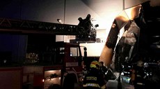 Výrobní halu v Blansku ve středu nad ránem zachvátil požár, na místě zasahovalo... Výrobní halu v Blansku ve středu nad ránem zachvátil požár, na místě zasahovalo...
