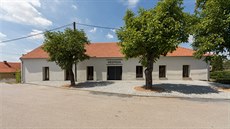 Architekti z Atelieru bod architekti se ujali chátrající vyhořelé stavby na... Architekti z Atelieru bod architekti se ujali chátrající vyhořelé stavby na...