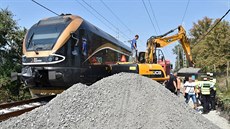 Po srážce vlaku s bagrem, musela být uzavřen úsek tratě mezi Karvinou a... Po srážce vlaku s bagrem, musela být uzavřen úsek tratě mezi Karvinou a...