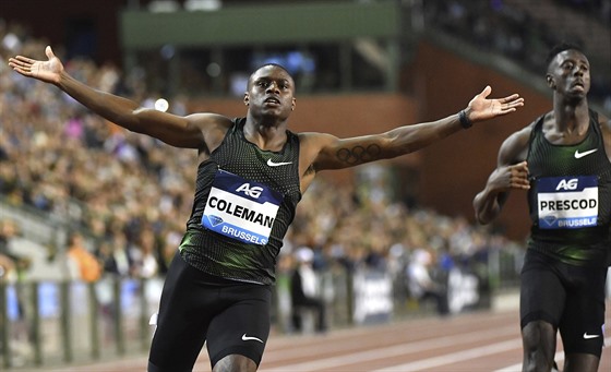 Christian Coleman slaví triumf ve finále Diamantové ligy v Bruselu.