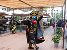 V zahradě Slovanského domu umělci z Chengdu předváděli pandí tanec. V zahradě Slovanského domu umělci z Chengdu předváděli pandí tanec.