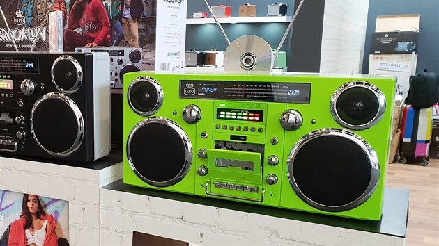 Nývlt Václav: Retro radiomagnetofon Nývlt Václav: Retro radiomagnetofon