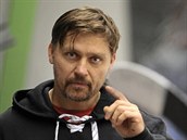 Bývalý hokejista, dvojnásobný extraligový šampion, a nyní trenér druholigového... Bývalý hokejista, dvojnásobný extraligový šampion, a nyní trenér druholigového...