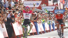 Simon Clarke slaví triumf v páté etapě Vuelty. Simon Clarke slaví triumf v páté etapě Vuelty.