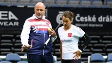 David Kotyza a Barbora Strýcová při tréninku na fedcupové utkání českých... David Kotyza a Barbora Strýcová při tréninku na fedcupové utkání českých...