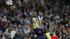 Usain Bolt při svém debutu v dresu australského fotbalového týmu Central Coast... Usain Bolt při svém debutu v dresu australského fotbalového týmu Central Coast...