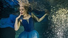 Jana Fabiánová na fotografii pro představení Alice, Alenka a voda živá Jana Fabiánová na fotografii pro představení Alice, Alenka a voda živá