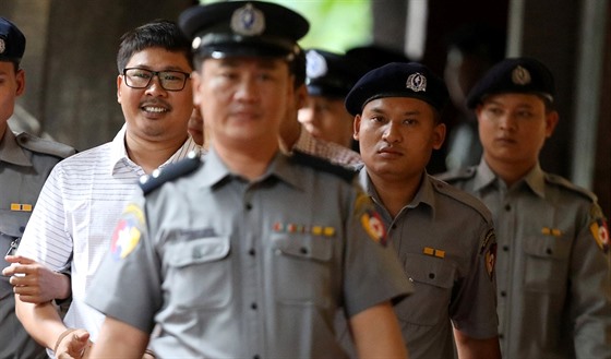 V Barm odsoudili na sedm let vzení dva novináe agentury Reuters, kteí psali...