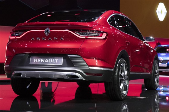Kupé SUV Renault Arkana pi premiée na autosalonu v Moskv