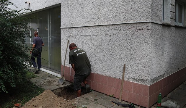 Na zdech a podlaze perovské mateské koly v ulici U Tenisu se objevily...