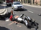 V Karlovch Varech se srazil osobk s motorkou, na kter jely dv dvky.