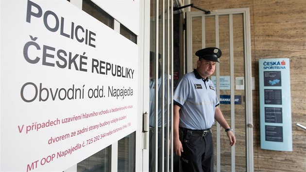 Obvodní oddělení policie v Napajedlích se má změnit na pouhou policejní stanici. Obvodní oddělení policie v Napajedlích se má změnit na pouhou policejní stanici.