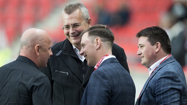 Na stadionu Slavie se sešli plzeňský Adolf Šádek a Jaroslav Tvrdík, Tomáš Bůzek... Na stadionu Slavie se sešli plzeňský Adolf Šádek a Jaroslav Tvrdík, Tomáš Bůzek...
