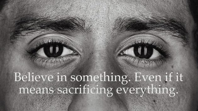 Twitter bývalého hráče NFL Colina Kaepernicka, kde se hlásí k nové kampani Nike. Twitter bývalého hráče NFL Colina Kaepernicka, kde se hlásí k nové kampani Nike.