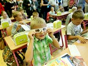 Základní školu Hudcova v Brně navštívil na začátku nového školního roku ministr... Základní školu Hudcova v Brně navštívil na začátku nového školního roku ministr...