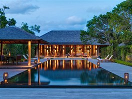 Luxusní vila v karibské oblasti nedaleko Bahamských ostrov je rozdlena na ti...