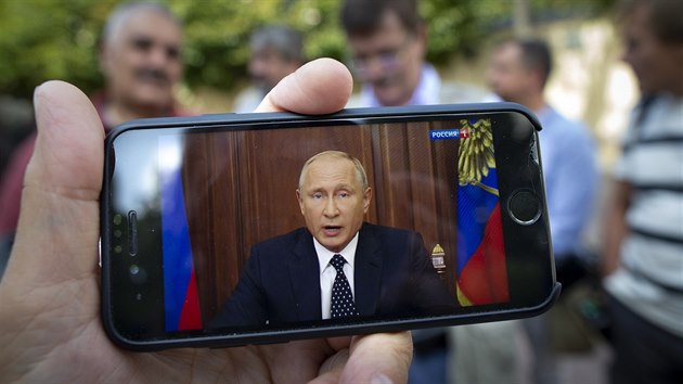 Rusk prezident Vladimir Putin v televiznm projevu vysvtlil, e bez nepopulrn dchodov reformy rusk penzijn systm zkolabuje (29. srpna 2018)