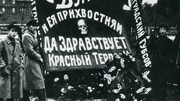 Petrohrad, 1918. Smrt buroazii a jejm pohnkm. A ije rud teror.