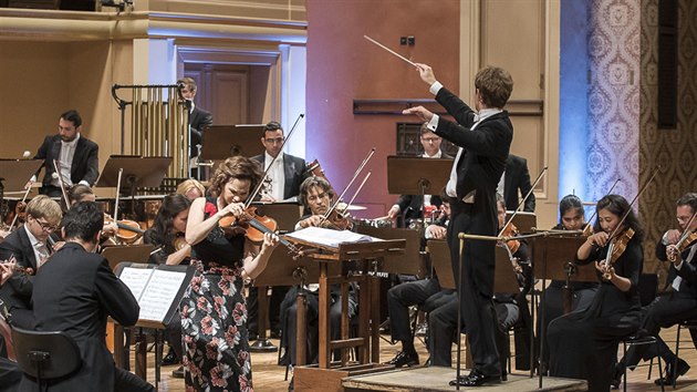 Houslistka Hilary Hahnov zazila na koncert souboru Camerata Salzburg.