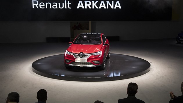 Kup SUV Renault Arkana pi premie na autosalonu v Moskv