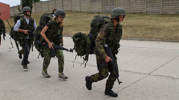 Dobrovolnci si vyzkoueli 25 hodin s 25. protiletadlovm raketovm plukem ze Strakonic. Byl mezi nimi i redaktor MF DNES Luk Marek.