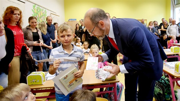 Zkladn kolu Hudcova v Brn navtvil na zatku novho kolnho roku ministr kolstv Robert Plaga.