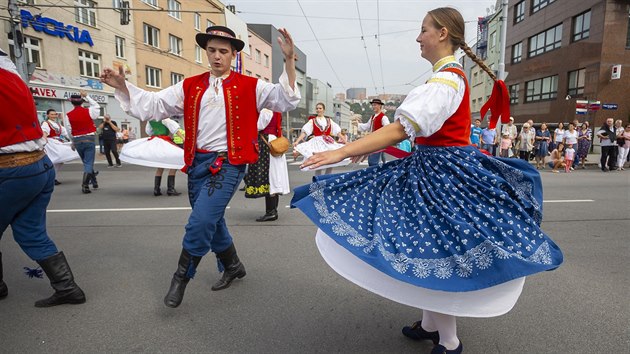 Mezinrodn festival dechovch orchestr a folklornch soubor FEDO 2018 se pedstavil 1. z v centru Zlna.