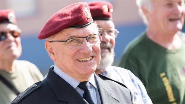 Josef Bartoek byl v srpnu 1968 vojkem zkladn sluby a do Holeova dorazil zavzpomnat i letos.