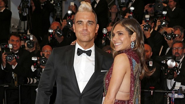 Robbie Williams a jeho manelka Ayda Fieldov (Cannes, 16. kvtna 2015)