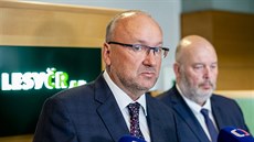 Josef Vojáček (vlevo) se ujal 3. září 2018 funkce generálního ředitele státního... Josef Vojáček (vlevo) se ujal 3. září 2018 funkce generálního ředitele státního...