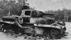 Zniený nmecký tank PzKpfw IV ausf B, pravdpodobn v tomto tanku zahynul...
